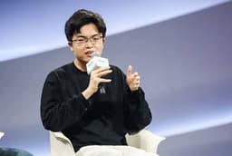 巨震！谣言做实：月之暗面创始人和15骨干被带走调查 - t.co / X