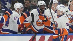 Islanders get first road win of season as Leafs lose again