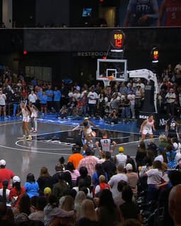 @WNBA: The first half belonged to Angel Reese 🔥

19 PTS
6 REB
2 BLKS
8-10 FG

CON-ATL | League Pass | 2026 ...