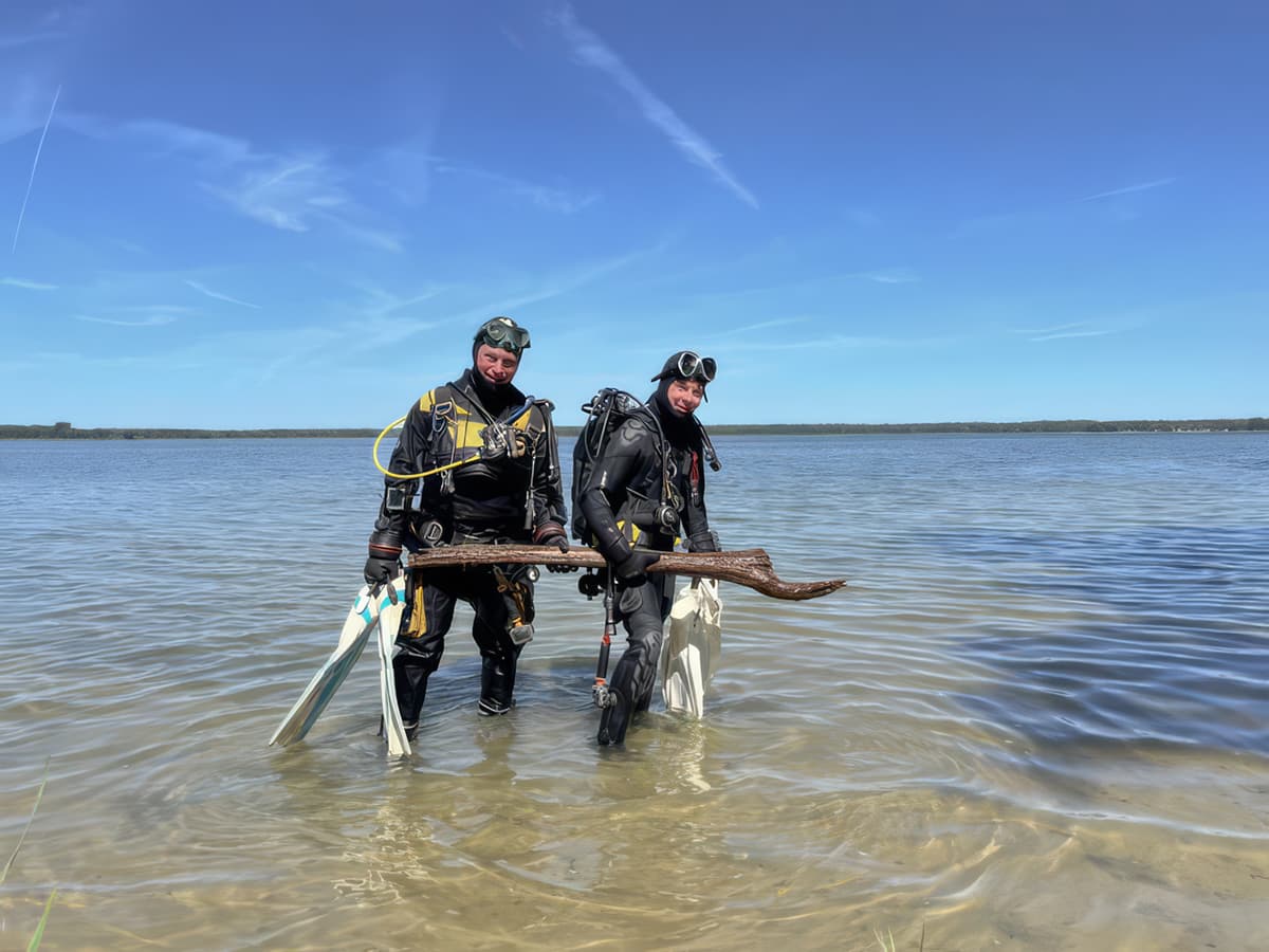 Divers Discover Mysterious 10500-Year-Old Timbers ...