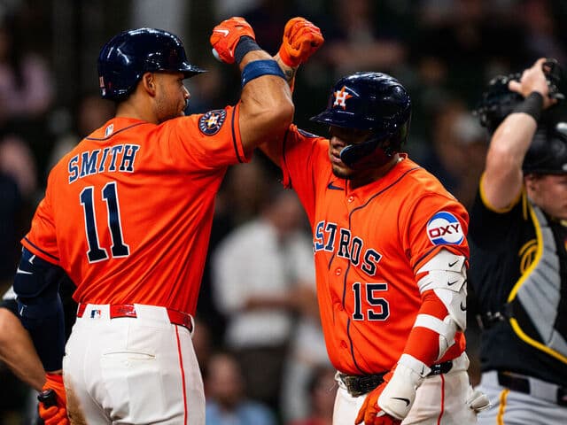 Astros pull off stunning 8th-inning comeback vs Pirates