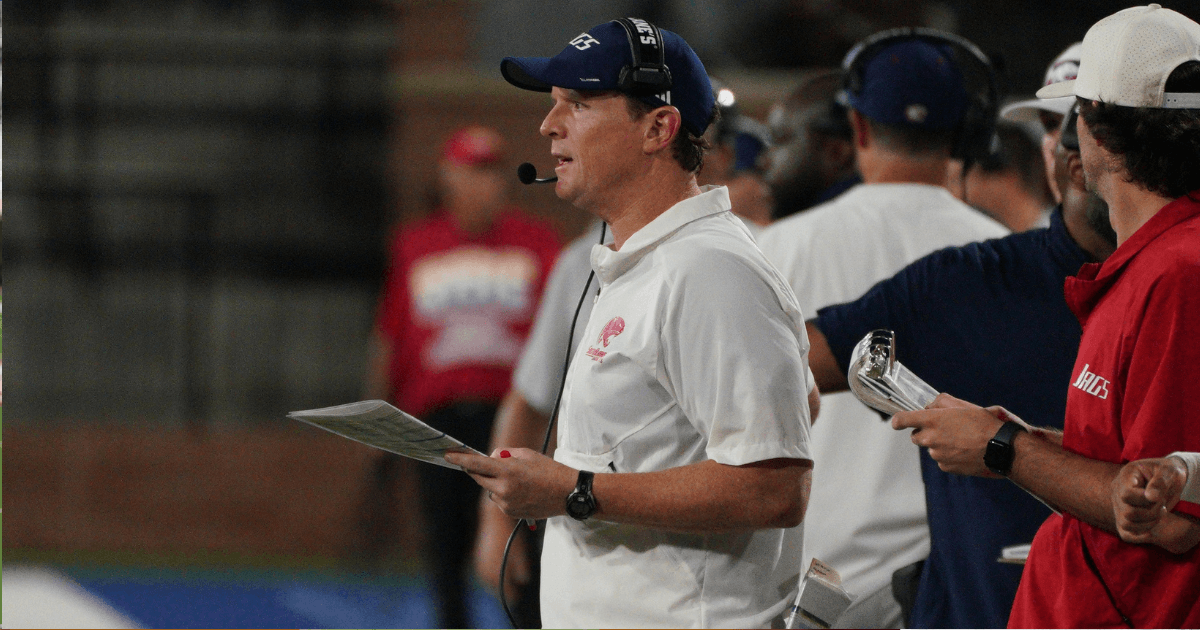 Major Applewhite remains mum on South Alabama's quarterback ...