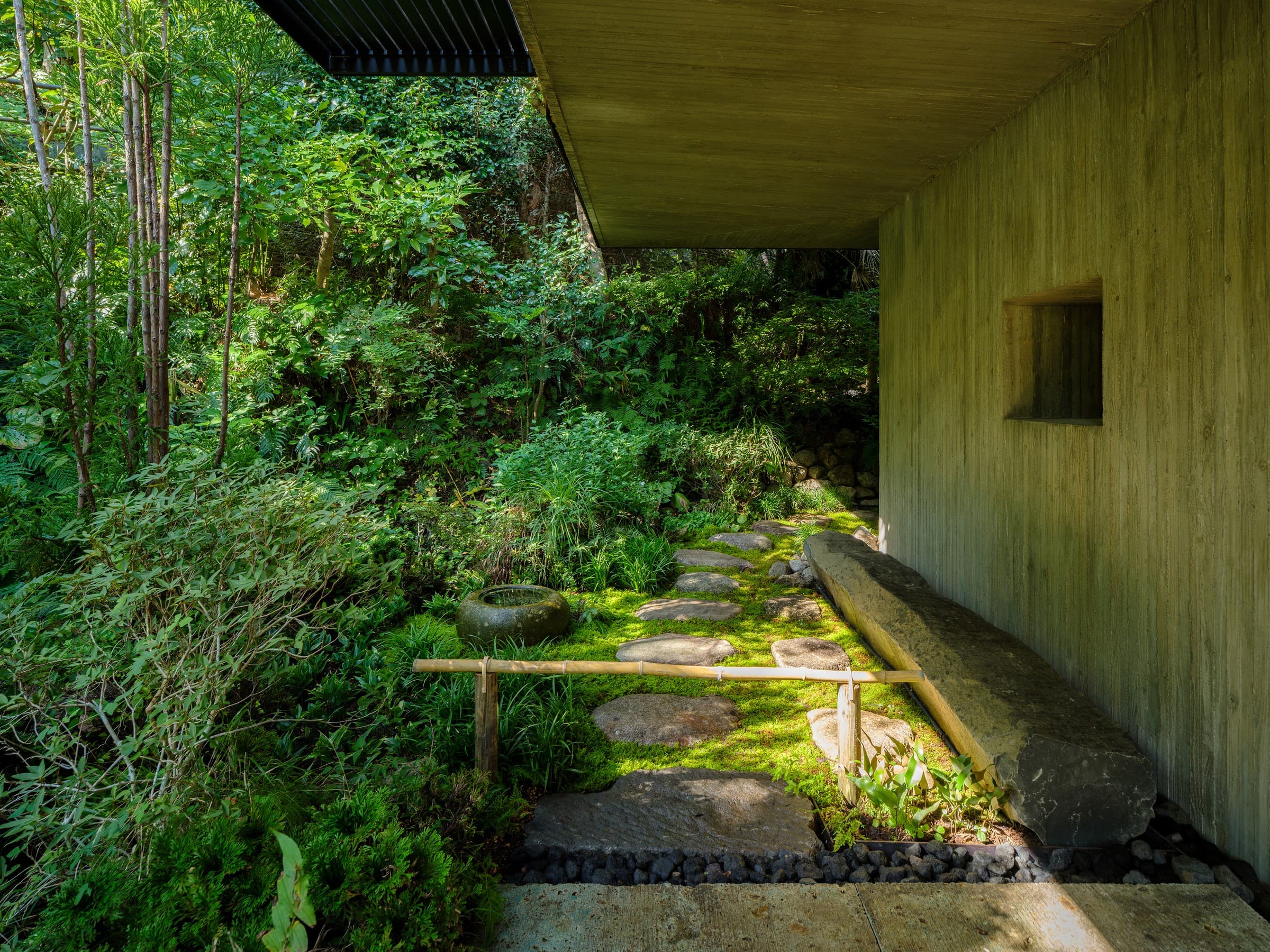 Konkuri-an Concrete Teahouse in Kamakura ...