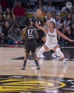 @LASparks: EWeezy doing her thing. 

15 PTS | 2 REB |  4 AST | 6-12 FGM https://t.co/lILusjFrfI