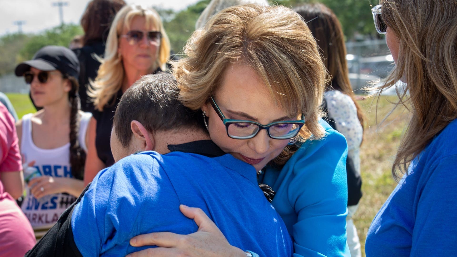 Gabby Giffords honors those killed in Aurora theater ...