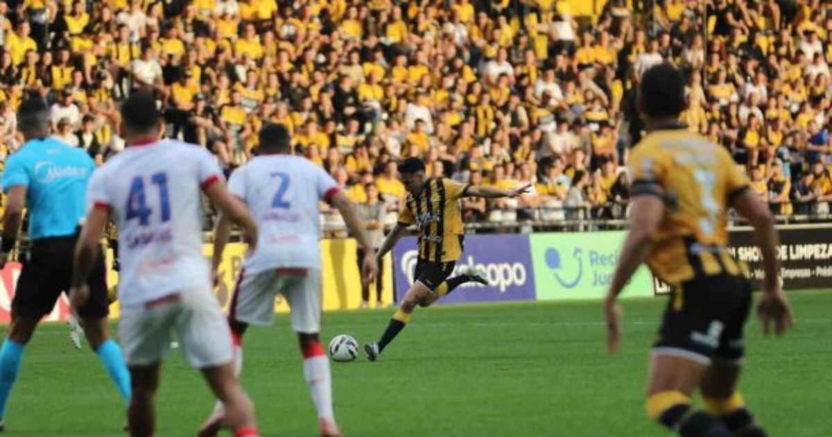 Criciúma empata com o Náutico e segue na liderança da ...