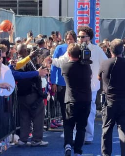 @NBA: Detroit's MotorCADE is greeted by excited fans ‼️

Cade Cunningham opens Year 6 vs. the Celtics TODA...