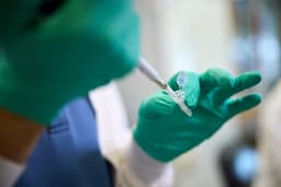 FDA clears blood test to aid evaluation for Alzheimer's ...