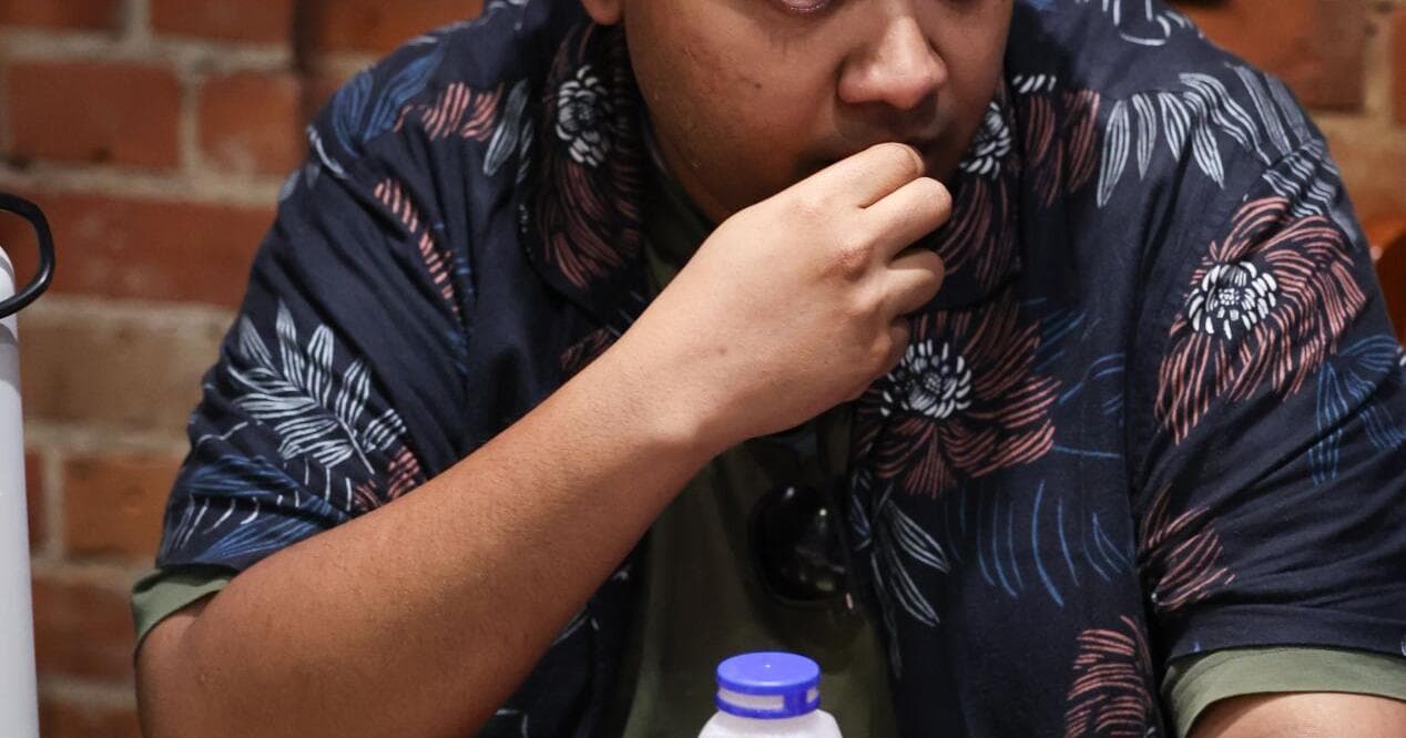 Numb fingers, a facial twitch: Seven diners take on ...