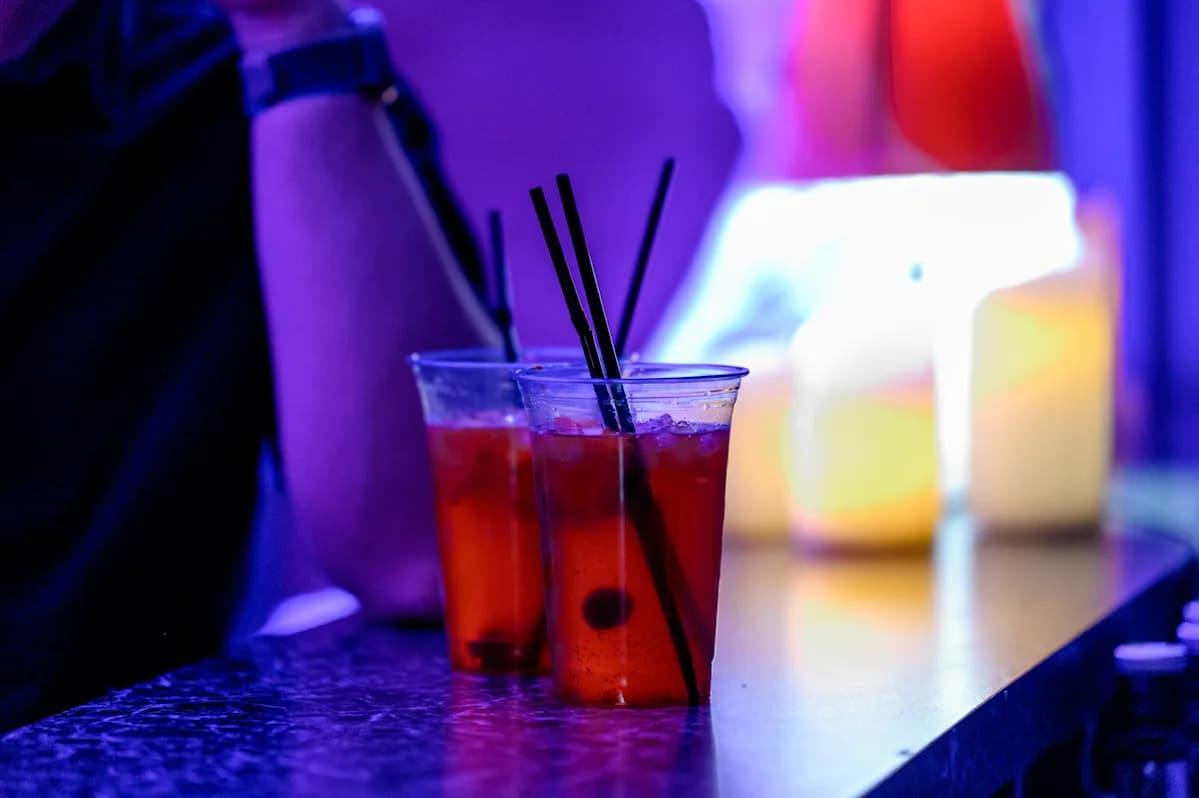 "Time to go home." A viral Reddit post captures a painfully relatable first-date fail