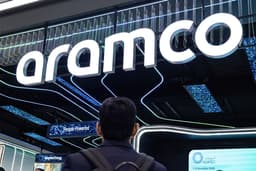 Saudi Arabia Lifts Oil Price to Record Premium as Strait of Hormuz Narrows - Bloomberg