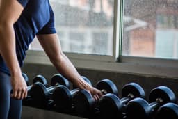 Can You Lift Weights Every Day? What the Science Says