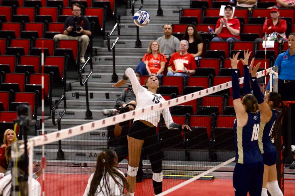 UC Davis sweeps UNLV volleyball in first conference series
