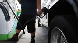 U.S. Gas Prices Return to $4 as Iran Fighting Revives Inflation Pressure