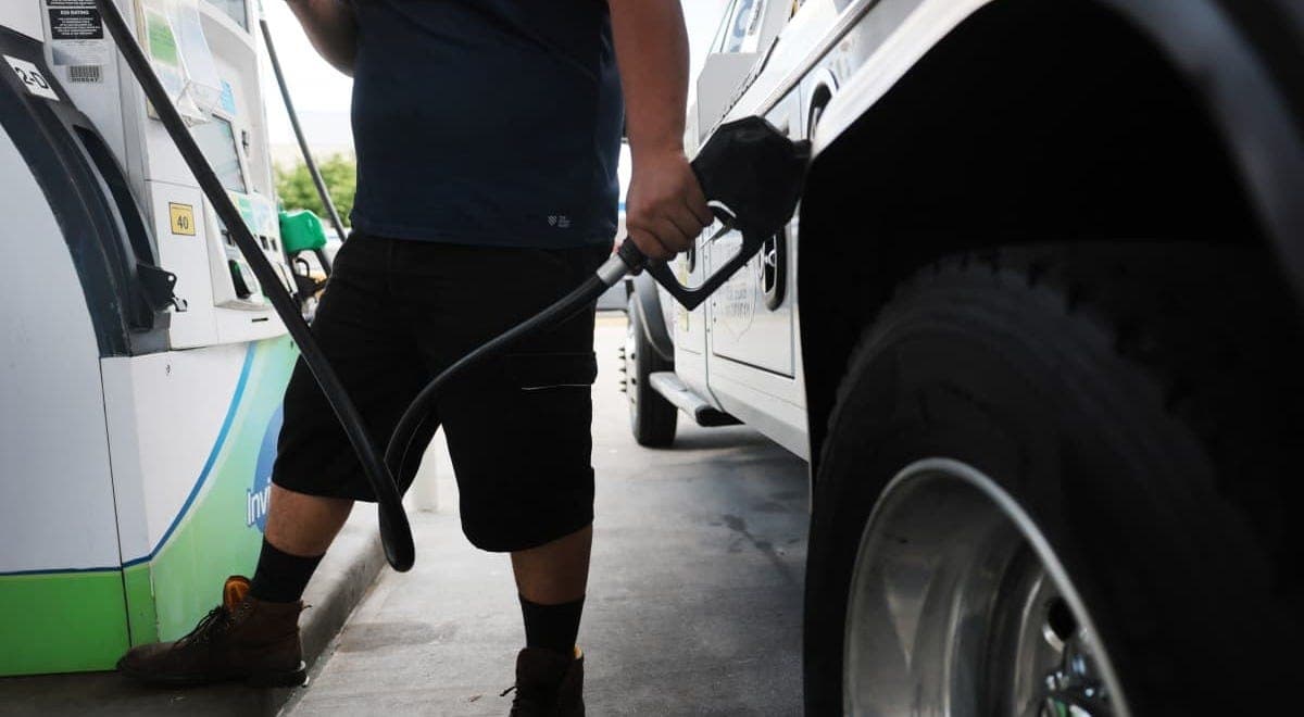 U.S. Gas Prices Return to $4 as Iran Fighting Revives Inflation Pressure
