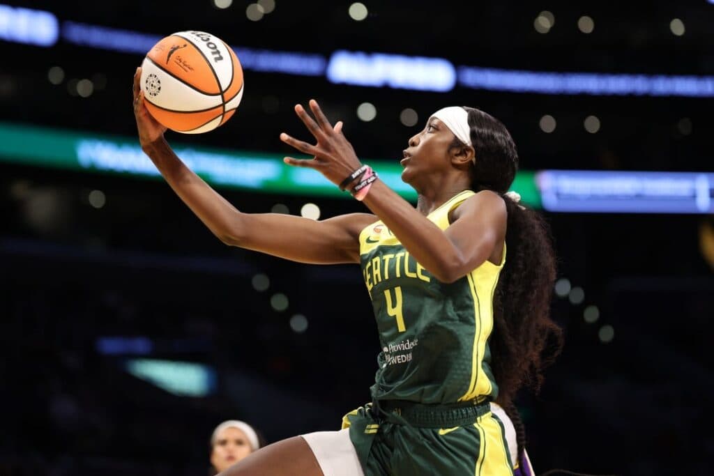 Storm chase rare 2-game win streak against Sparks