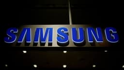 Samsung shares tumble 10% despite record quarterly ...