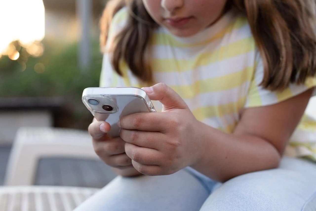 Countries move to restrict social media access for children