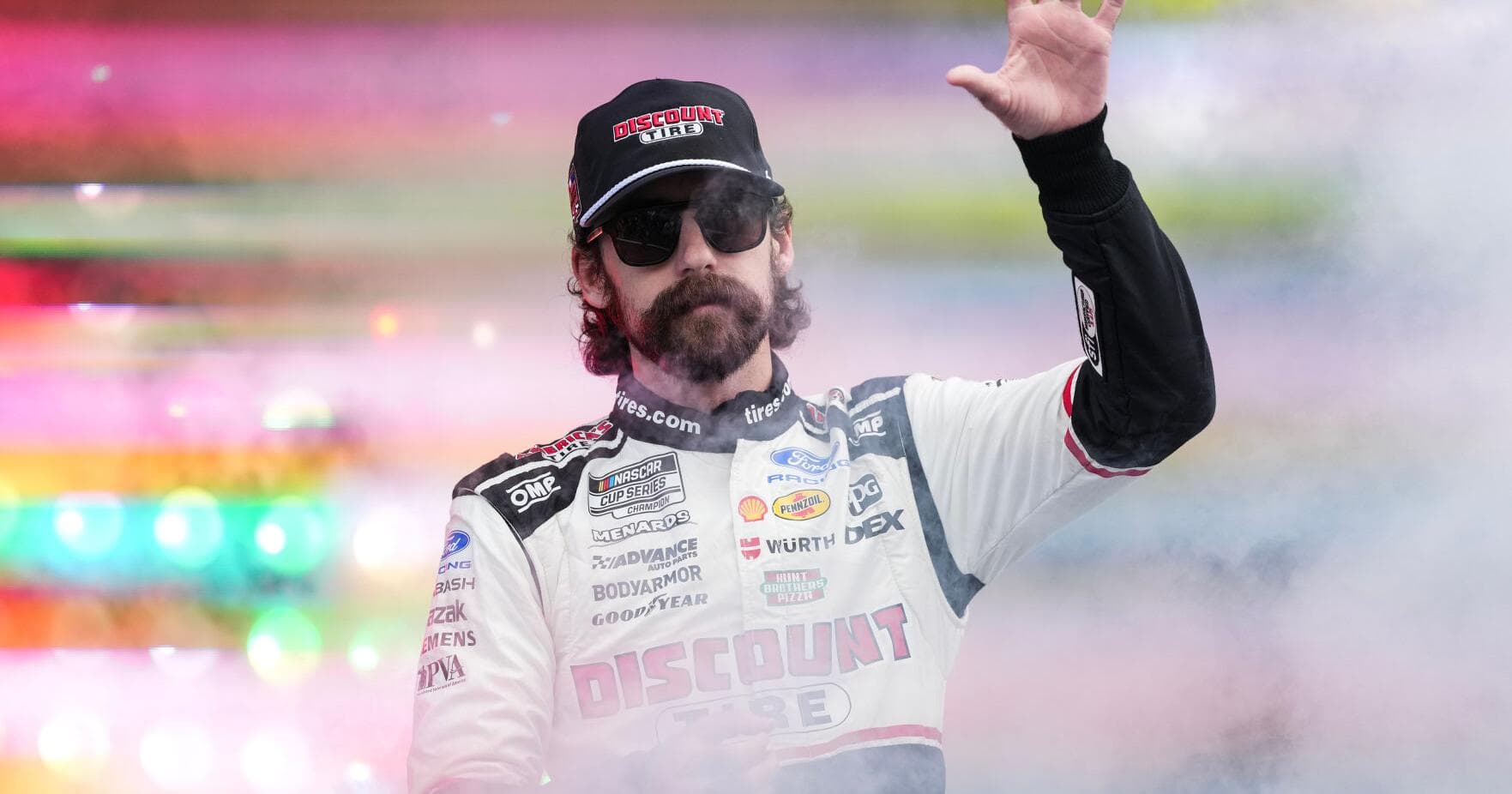 Ryan Blaney wins pole at Phoenix Raceway while ...