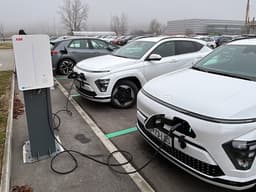 Vehicle-to-everything solutions towards carbon-free mobility