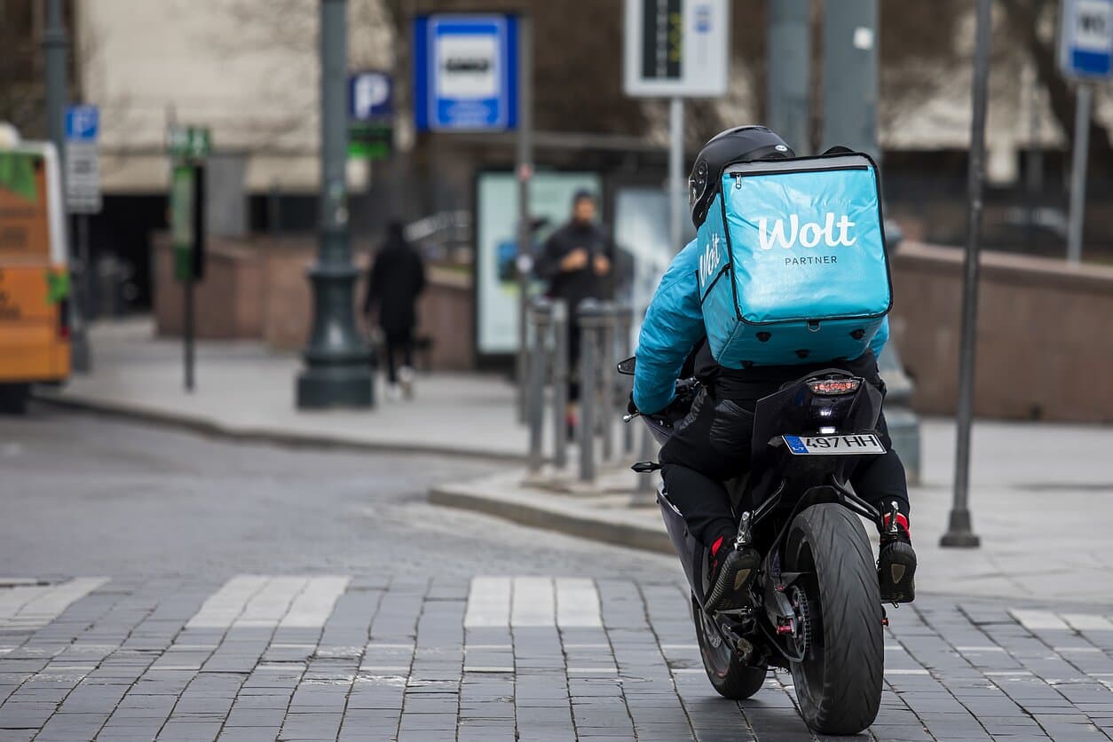 Should algorithms dictate the price for gig workers? ...