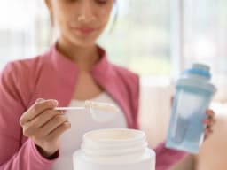 Creatine for women: Benefits for strength, energy and healthy aging