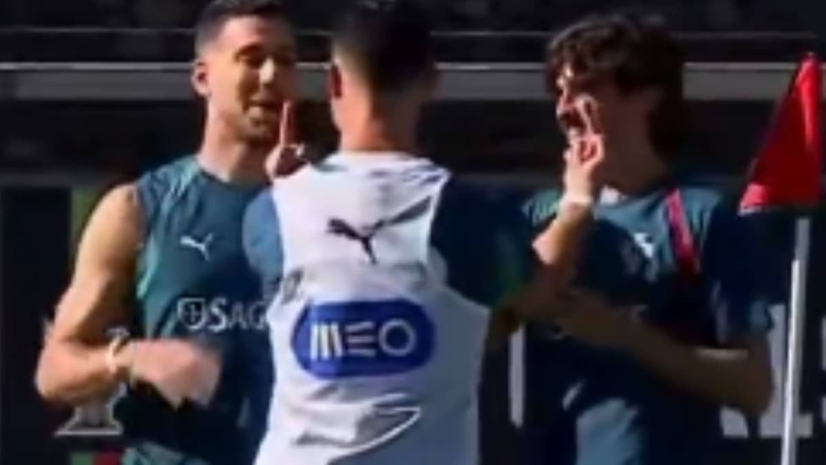 Cristiano Ronaldo's eye-catching gesture to Trincão and ...