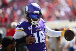 Vikings tight T.J. Hockenson leaves game vs. Saints with ...