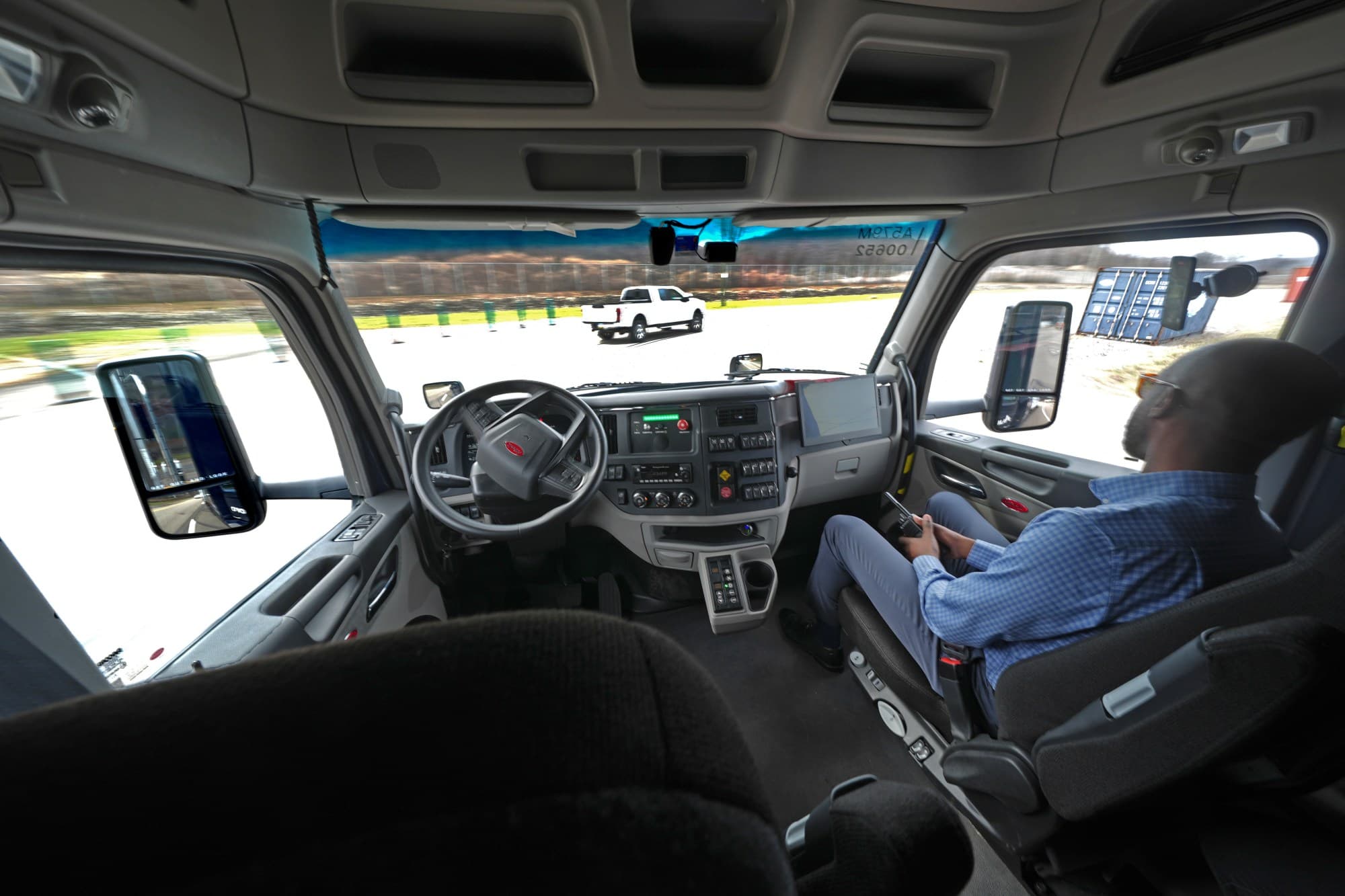 Big Labor seeks legal roadblock to driverless trucks in ...