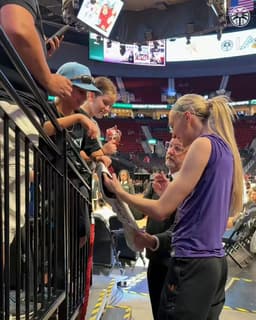 @LASparks: A young fan asked Cam to sign her high school jersey. 🥹 https://t.co/3UEEIKnWuN