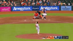 @astros: Into the Crawford boxes! 

#ChaseTheFight https://t.co/KlSYJjyWhN