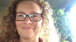 good creature Lisa Sibbett of The Auntie Bulletin on living a “child-ful life” in co-housing 