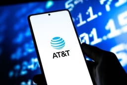 Gregory Williams Reiterates Hold on AT&T, Maintains $32 ...