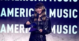 Alysa Liu presents "Best Rock/Alternative Artist" trophy at American Music Awards