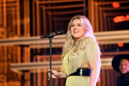 Kelly Clarkson Reflects on Ending Her Talk Show While ...