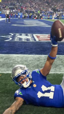 @NFL: POV: JSN scores in a touchdown right in front of you 👀 https://t.co/5oQjUbY1RX