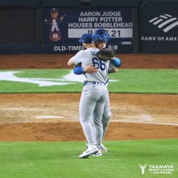 @Dodgers: Victory formation!

Dodgers x @Yaamava https://t.co/jxUgmY2cjy