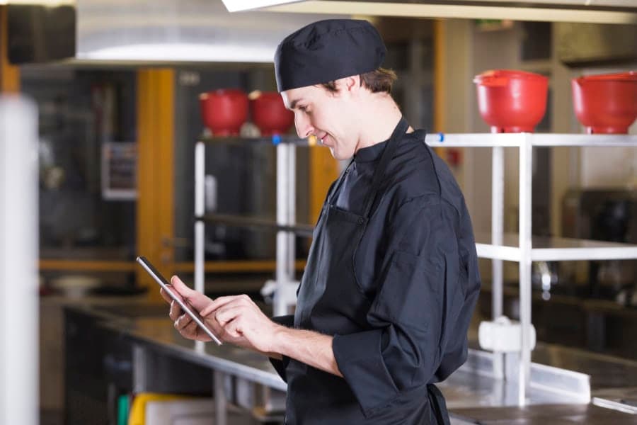 AI the in Hospitality Industry: Smarter Ops, Not Fewer People