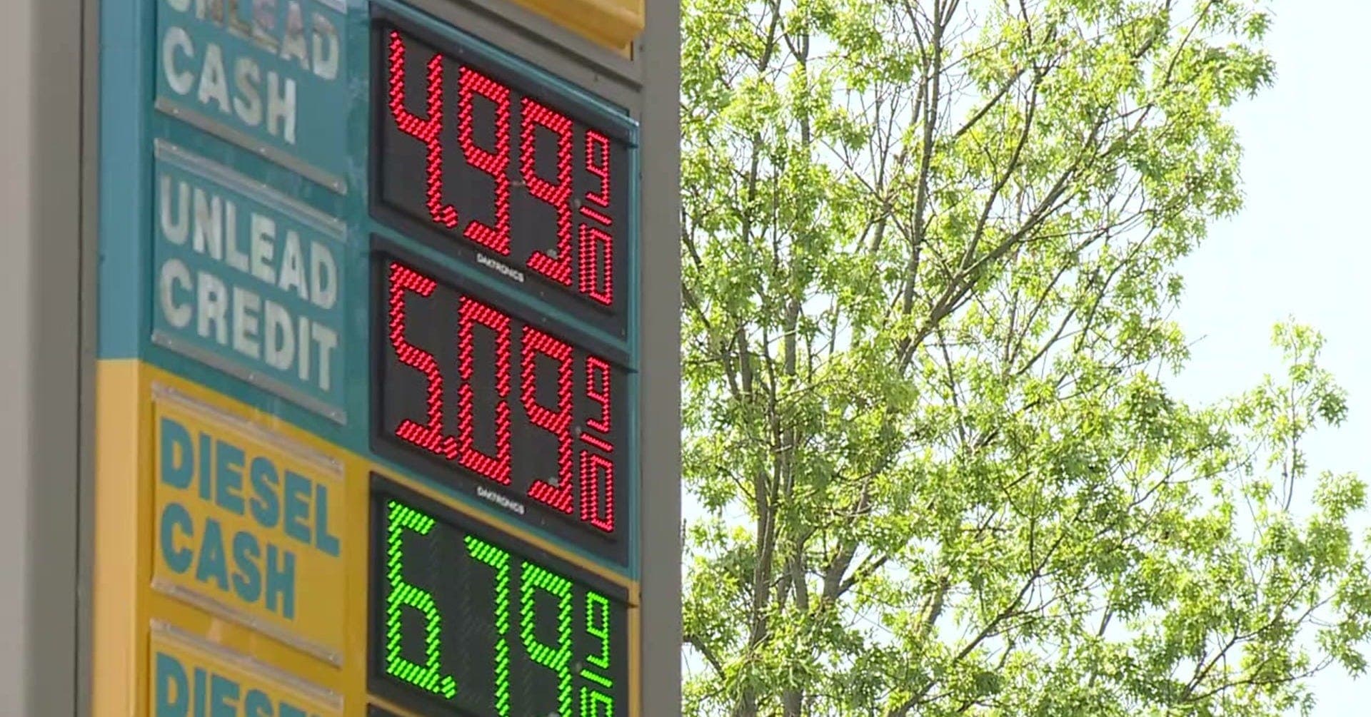 Trump Faces Inflation Surge After Gas Hits $4 Amid Iran War Oil Shock