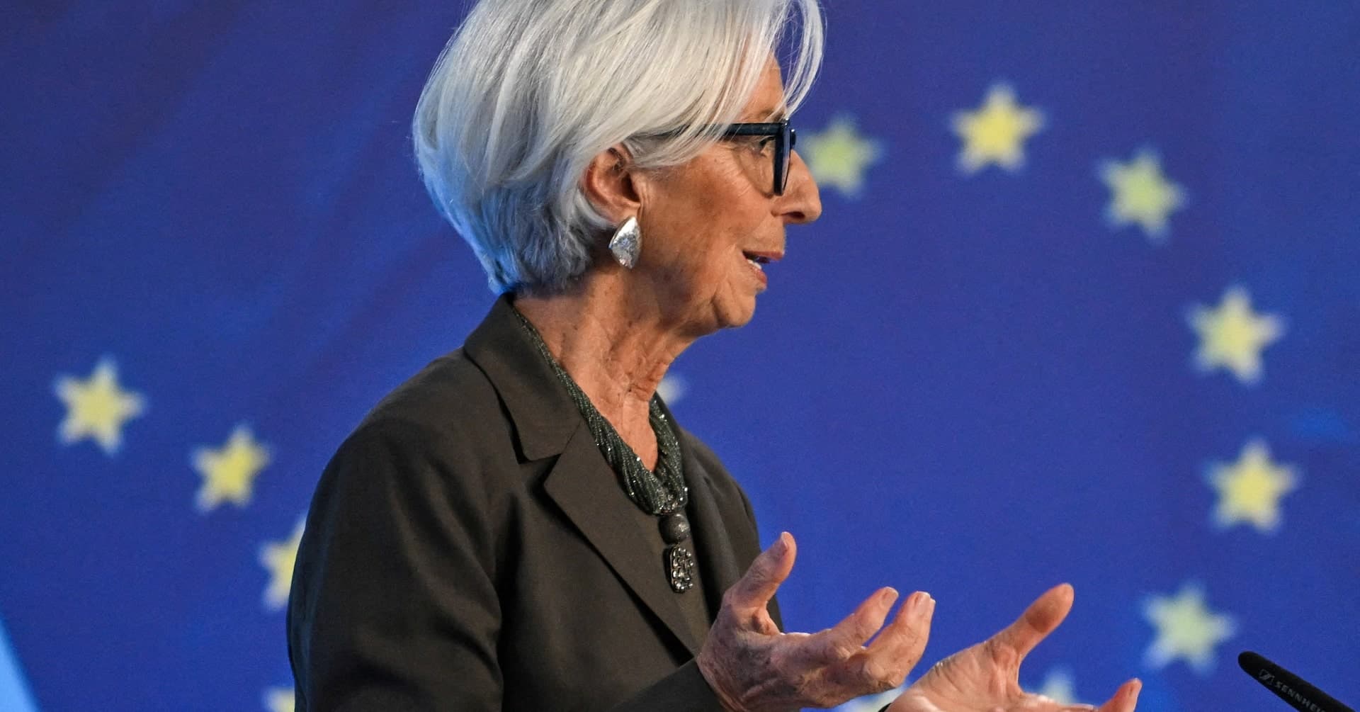 Under siege from politics, central bankers fight back - at a cost | Reuters