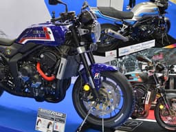 Full exhaust & Bullet meter! Alfin cover and eye-popping "CB1000F" custom - Part 2 - [Tokyo MC Show].