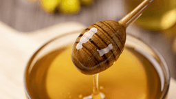 Can Babies Have Honey? (Under 12 Months: No)