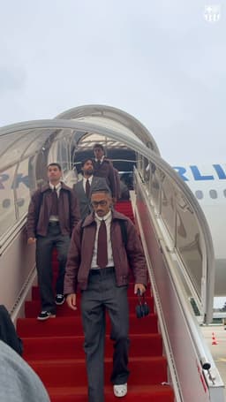 @FCBarcelona: Touchdown in Paris. 🇫🇷 https://t.co/oKL7evXSdR