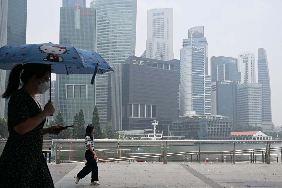 Chinese Wealth Shifts From Singapore Back to Hong Kong