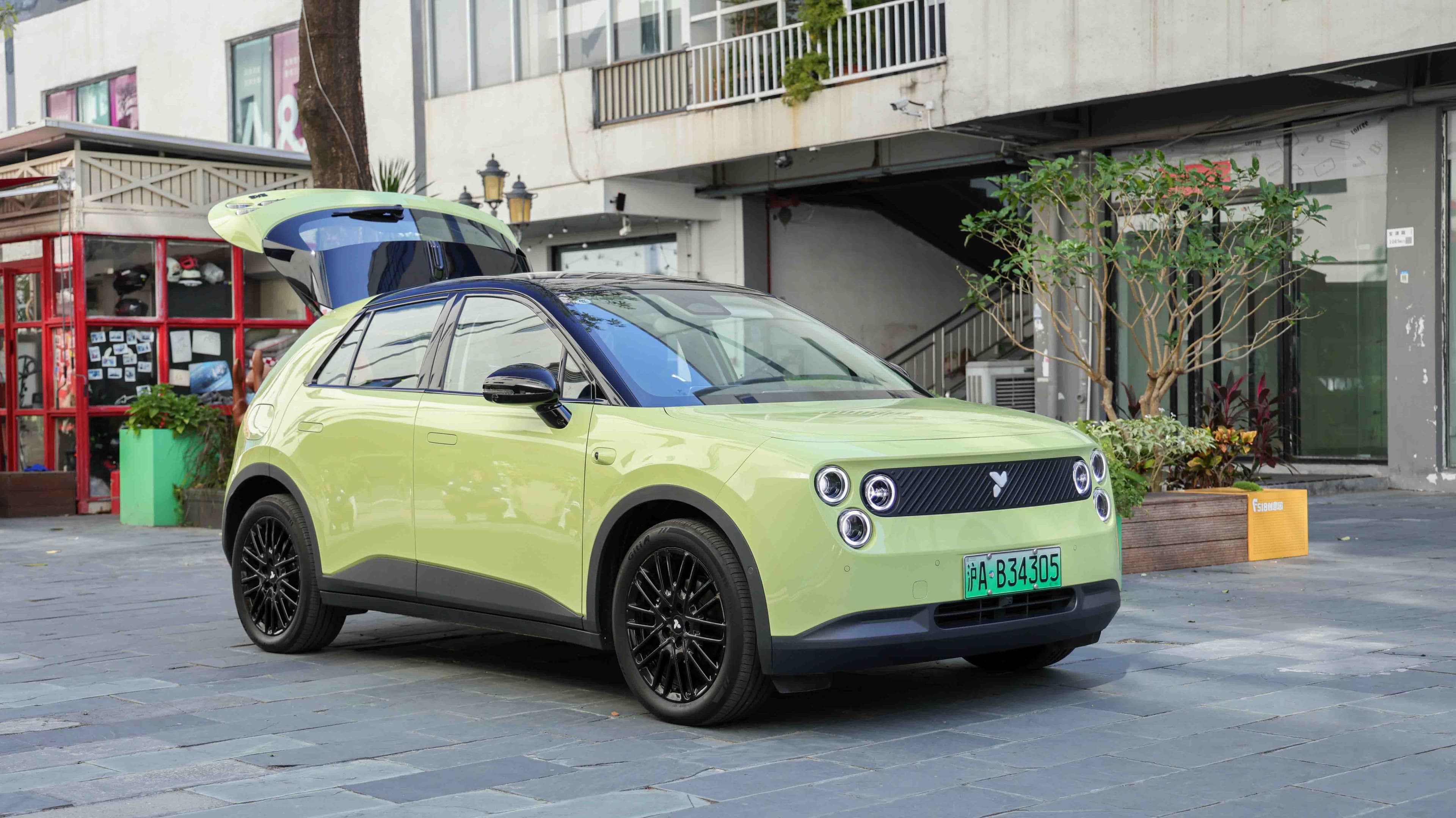 Firefly Sales Drop to Near-Low as China's Longest New Year Holiday Hits Output | EV