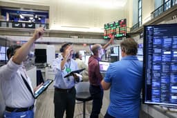 Economic Momentum Flips From Blessing to Curse for S&P 500 Bulls - Bloomberg