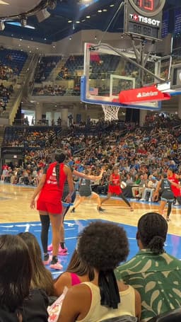 @WNBA: Rhyne Howard dumps the ball to Angel Reese for a quick two! 🫡

ATL-CHI | ESPN | 2026 WNBA Commission...