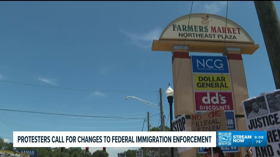Demonstration on Buford Highway calls for changes to federal immigration enforcement after death of Venezuelan in ICE custody