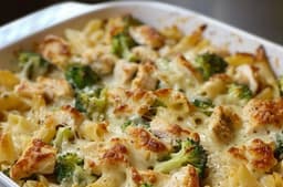 Creamy Chicken Broccoli Pasta Bake – Easy, Cheesy, and Kid-Approved