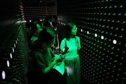 上海科技馆“无界之问”临展开幕，科学与艺术融合装置传递哲学思考